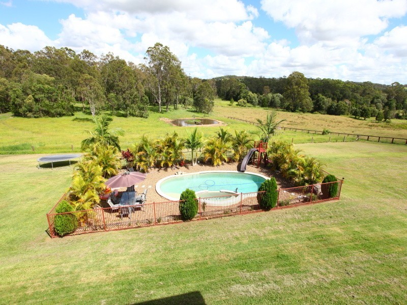 2 Crystal Creek Road, Willow Vale QLD 4209