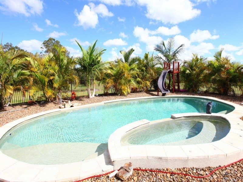 2 Crystal Creek Road, Willow Vale QLD 4209