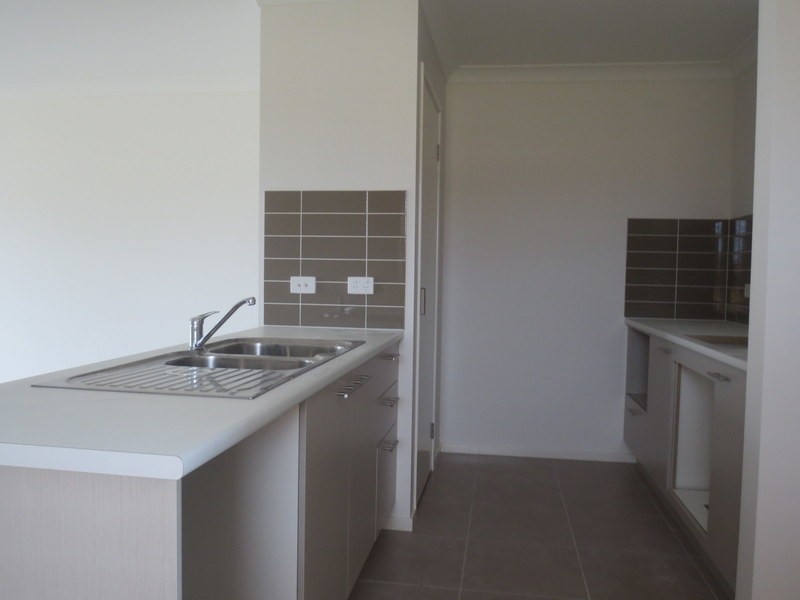 2/24 Christine Drive, Coomera QLD 4209