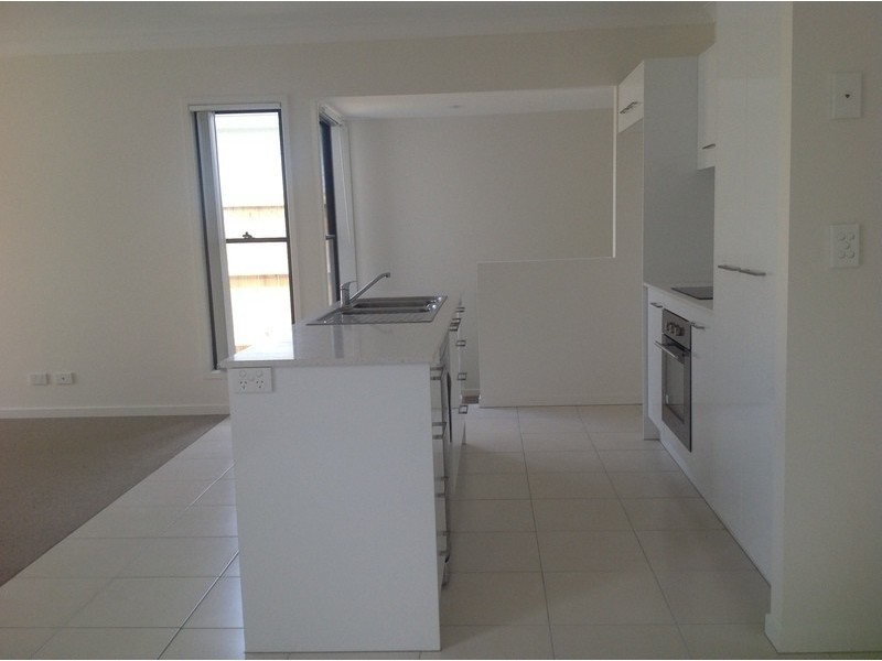 2/15 Chrome Drive, Pimpama QLD 4209