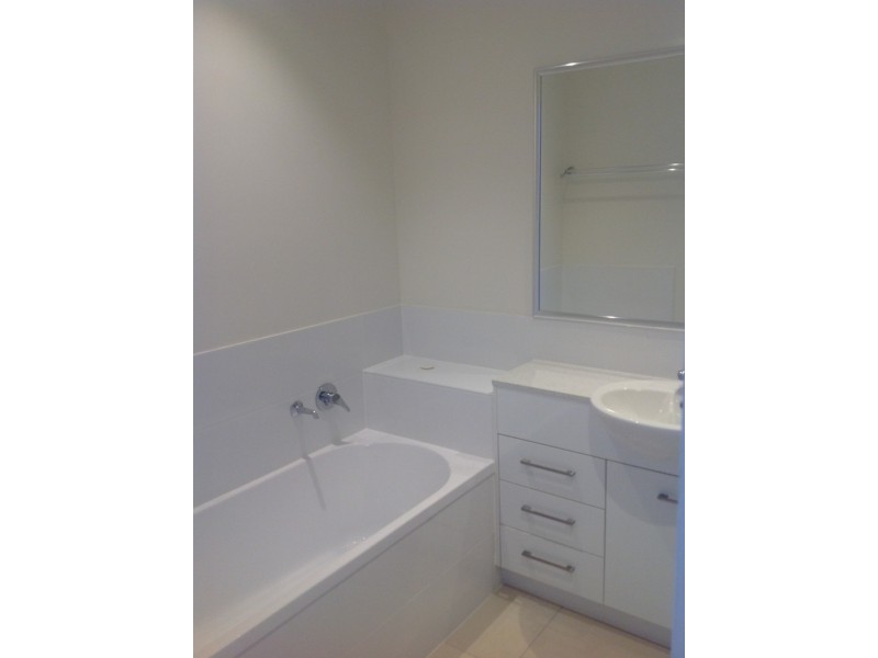 2/15 Chrome Drive, Pimpama QLD 4209