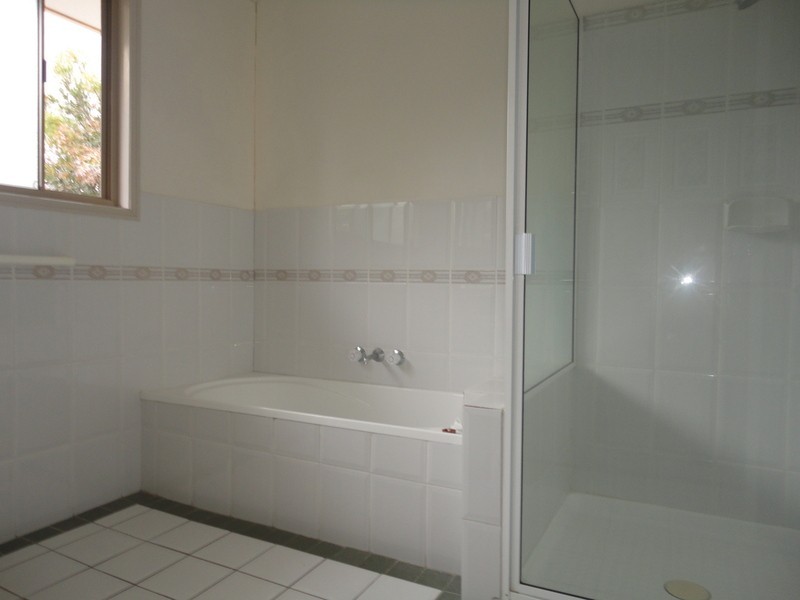 3/2 Koala Town Road, Upper Coomera QLD 4209