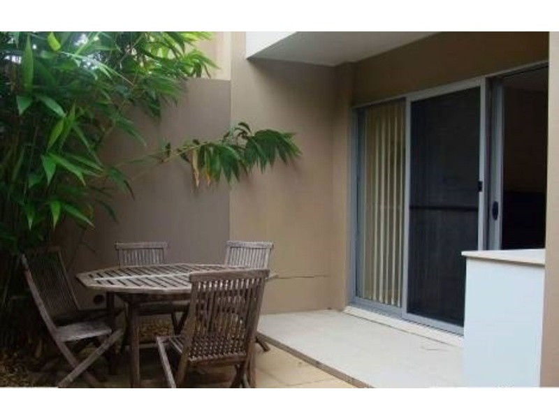 Unit 2/22 Beatty Street, Southport QLD 4215