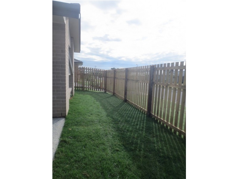 2 Carnarvon Court, Pimpama QLD 4209