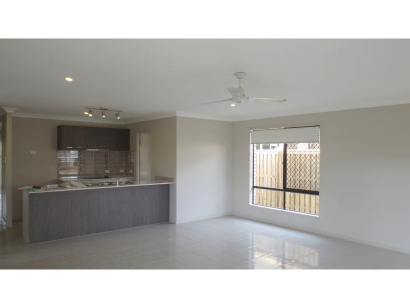 5 Ningaloo Drive, Pimpama QLD 4209
