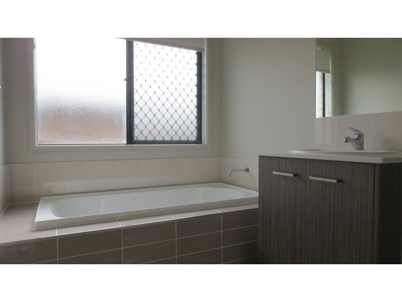 5 Ningaloo Drive, Pimpama QLD 4209