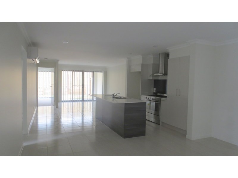 1/18 Gullwing Drive, Upper Coomera QLD 4209