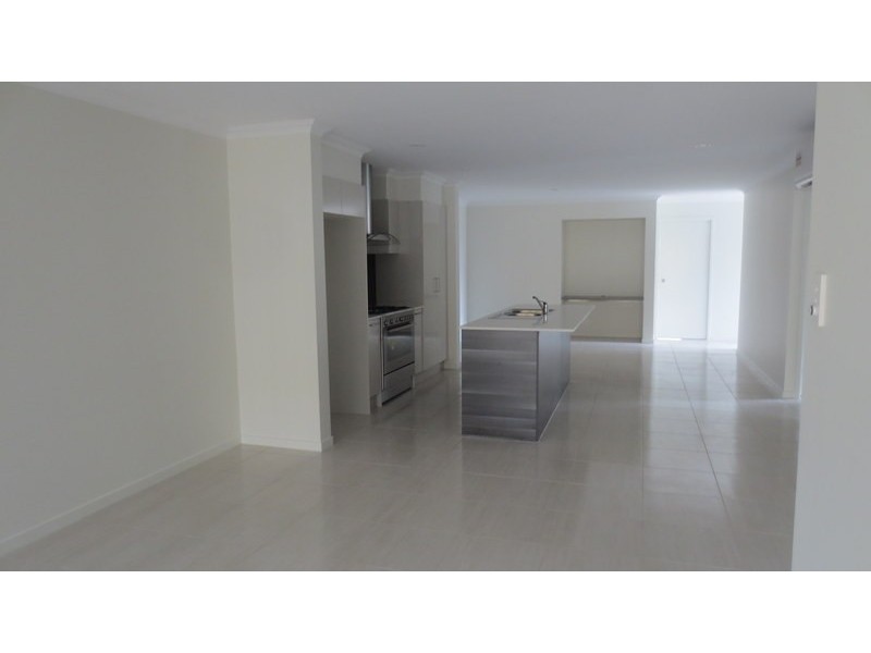 1/18 Gullwing Drive, Upper Coomera QLD 4209