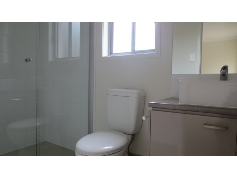 1/18 Gullwing Drive, Upper Coomera QLD 4209