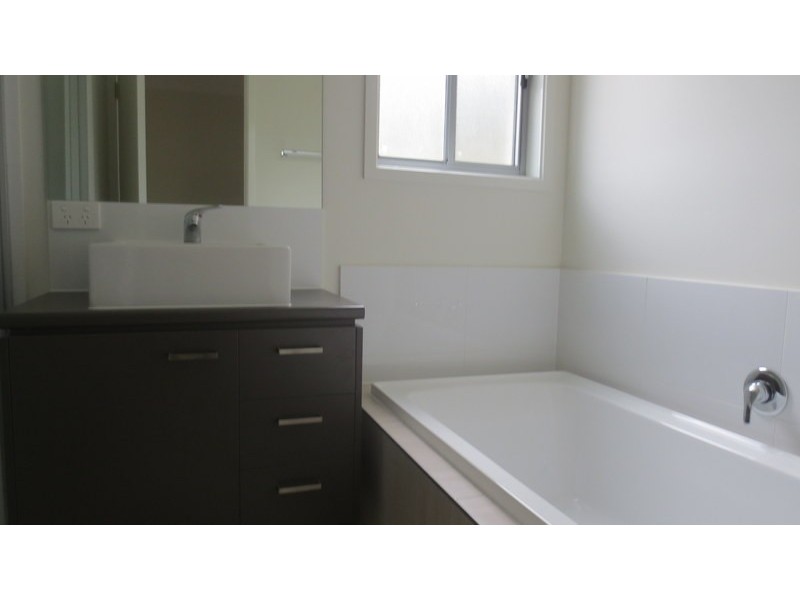 1/18 Gullwing Drive, Upper Coomera QLD 4209