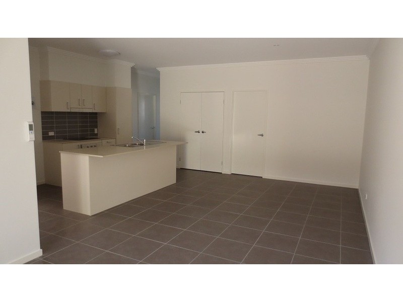 1/26 Gullwing Drive, Upper Coomera QLD 4209