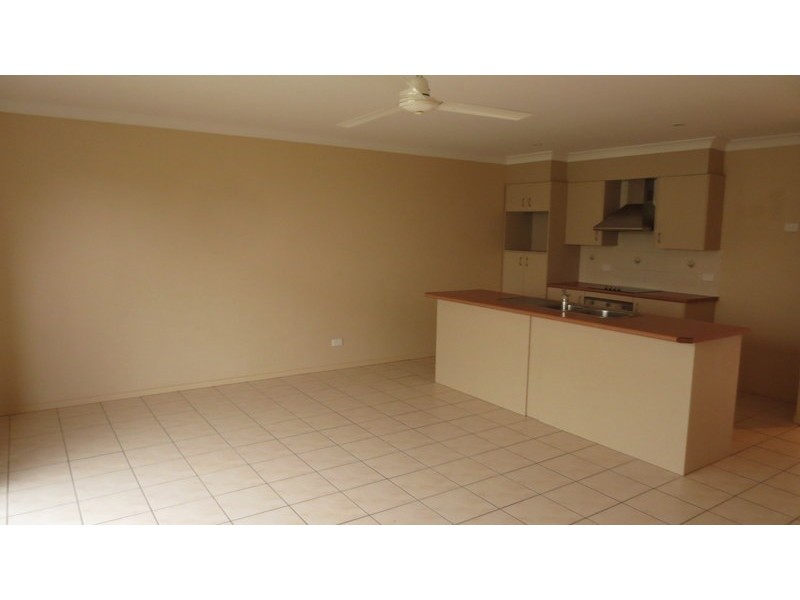 2/17 Park Esplanade, Coomera QLD 4209