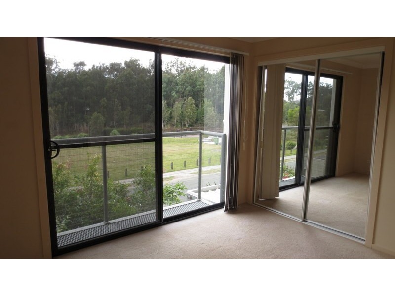 2/17 Park Esplanade, Coomera QLD 4209