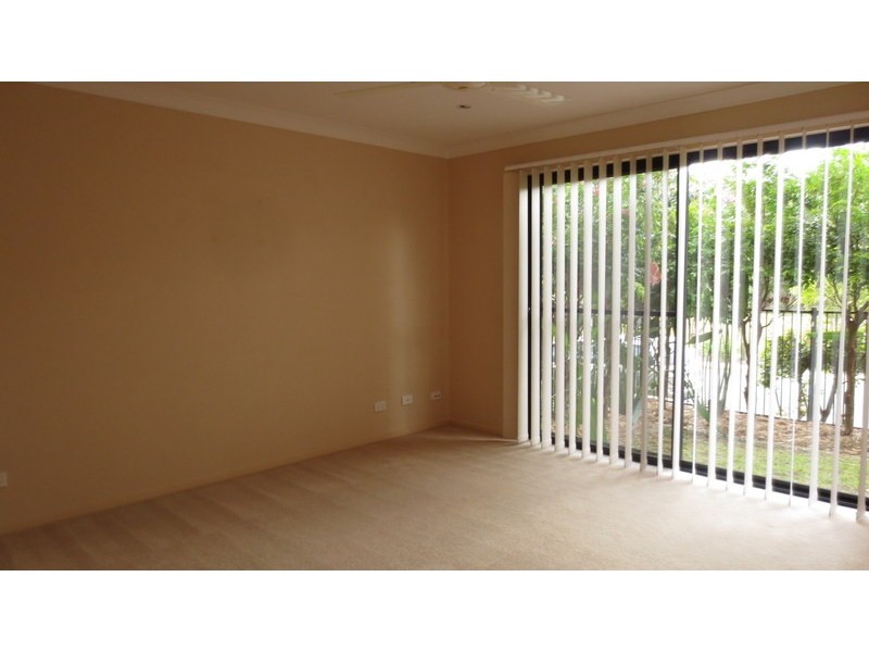 2/17 Park Esplanade, Coomera QLD 4209