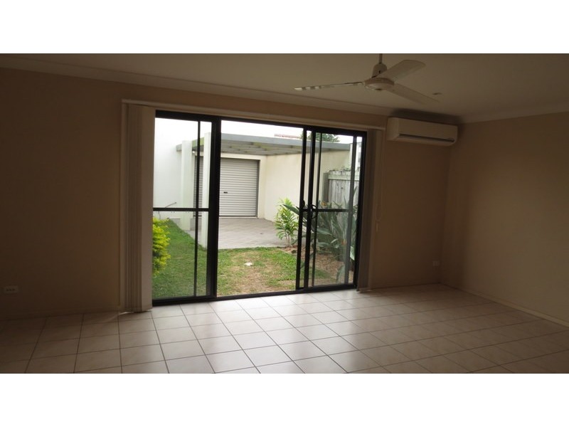 2/17 Park Esplanade, Coomera QLD 4209