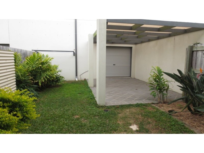 2/17 Park Esplanade, Coomera QLD 4209