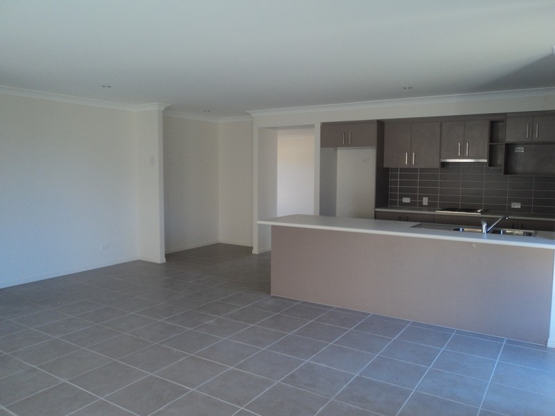 4 Cypress Circuit, Coomera QLD 4209