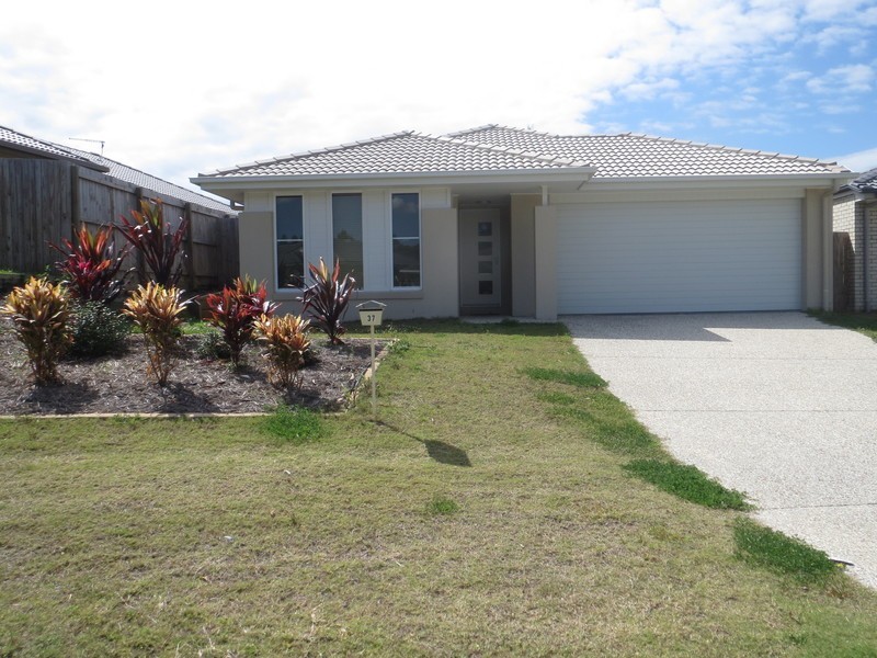 37 Banks Drive, Ormeau QLD 4208