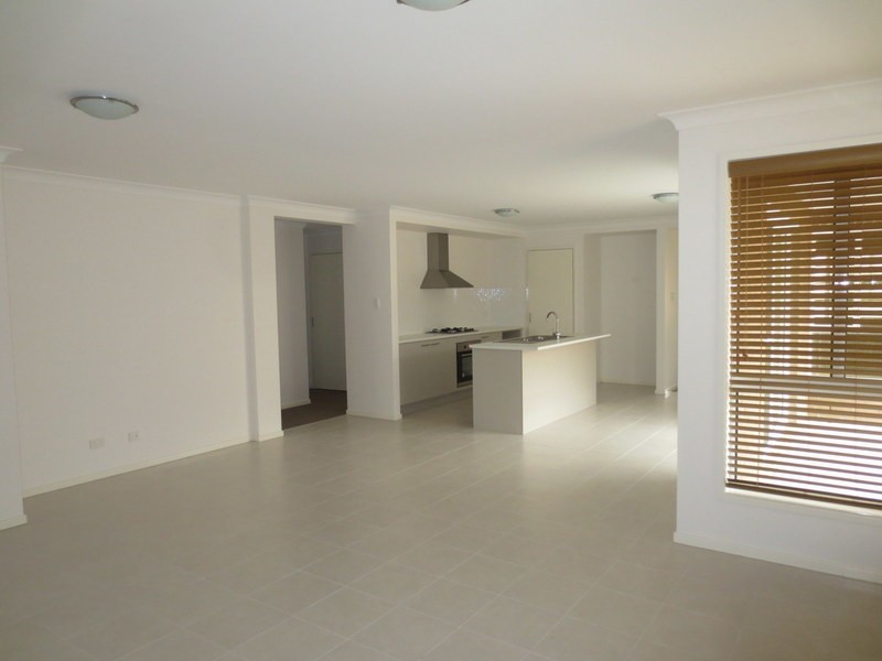 37 Banks Drive, Ormeau QLD 4208