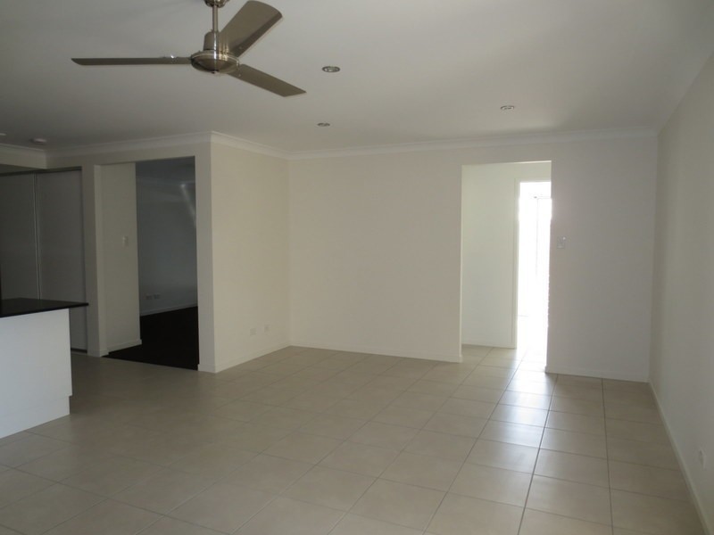 8 Sienna Crescent, Pimpama QLD 4209