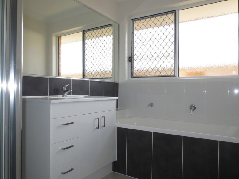 8 Sienna Crescent, Pimpama QLD 4209