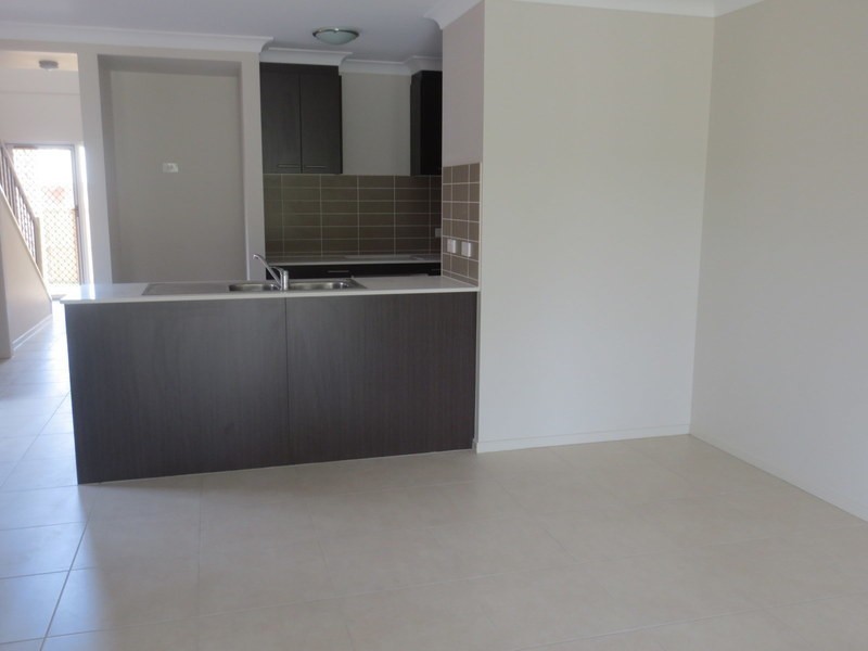 3/3  Christine Drive, Coomera QLD 4209