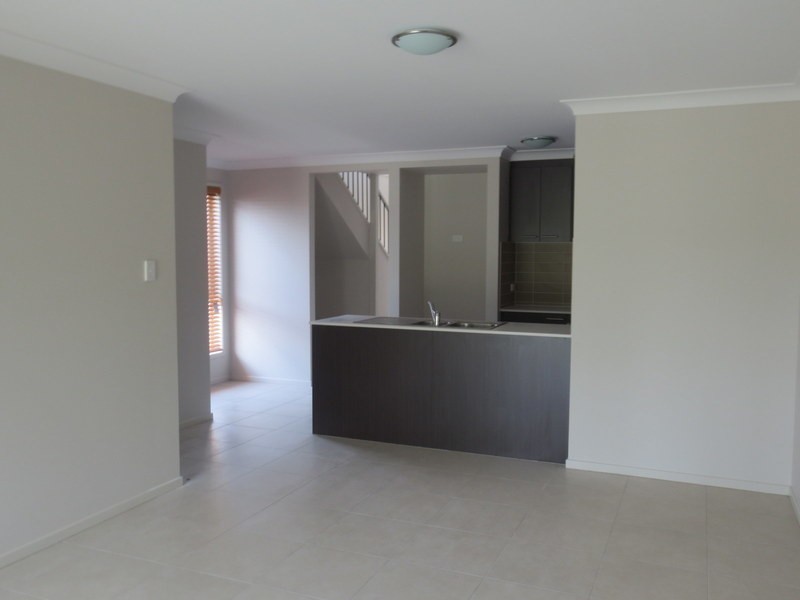 3/3  Christine Drive, Coomera QLD 4209