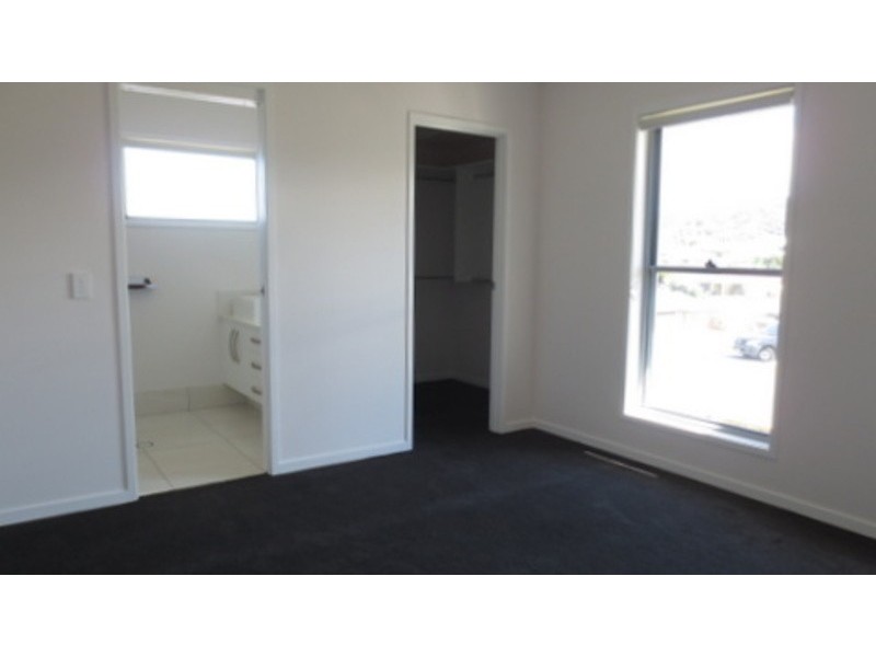 26 Treecreeper  Crescent, Upper Coomera QLD 4209