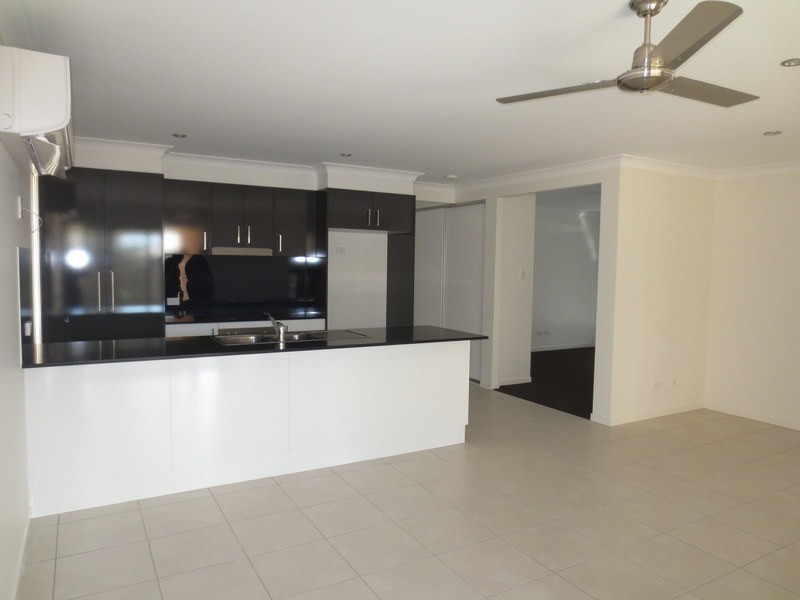 8 Sienna Crescent, Pimpama QLD 4209