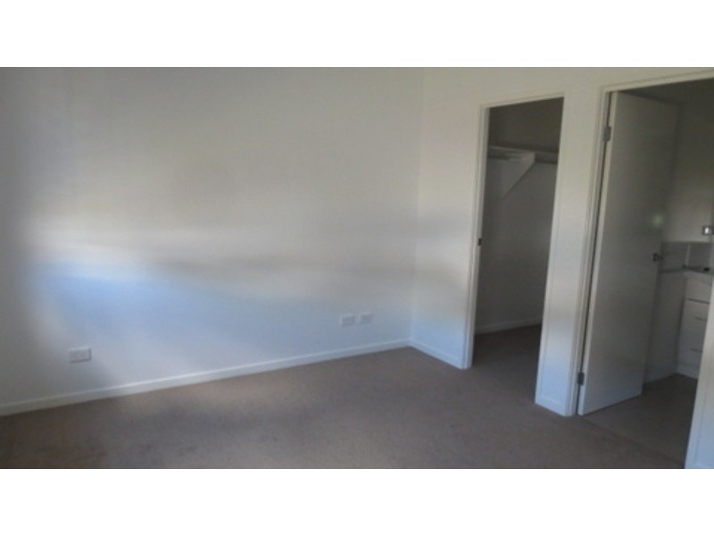 1/36 Gullwing Drive, Upper Coomera QLD 4209