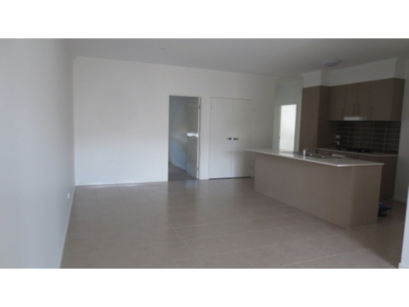 2/36 Gullwing Drive, Upper Coomera QLD 4209