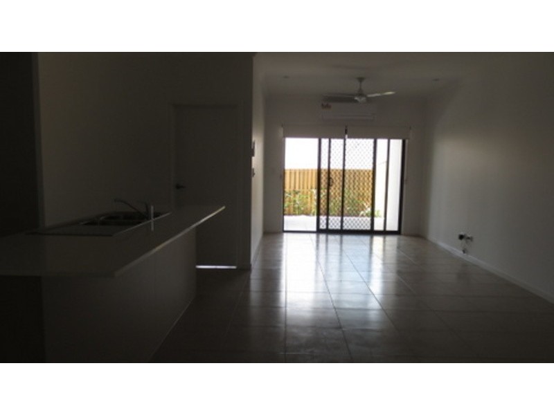 2/36 Gullwing Drive, Upper Coomera QLD 4209