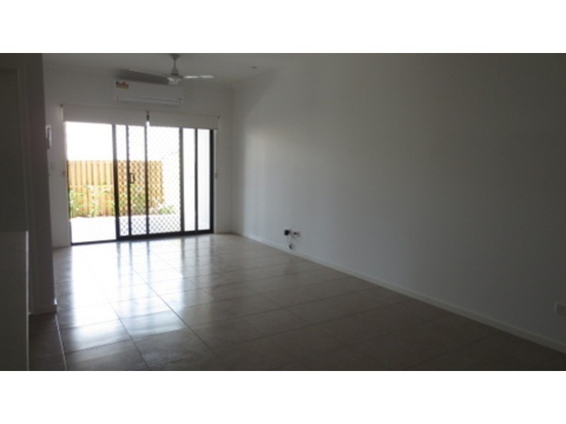 2/36 Gullwing Drive, Upper Coomera QLD 4209