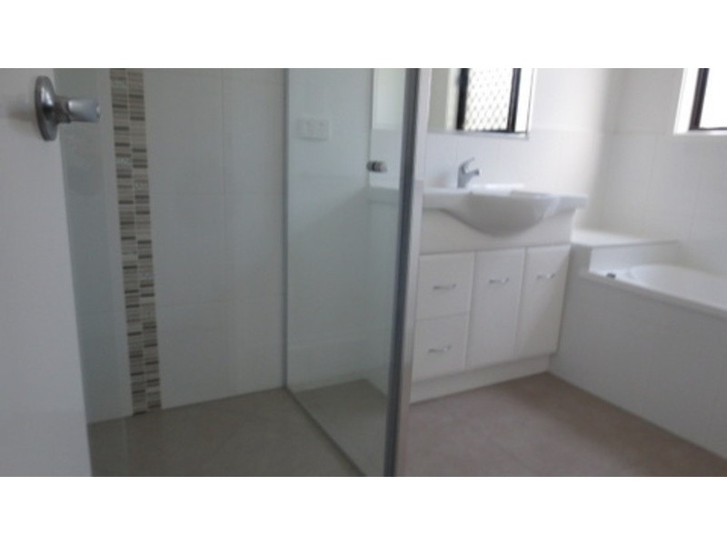 2/36 Gullwing Drive, Upper Coomera QLD 4209