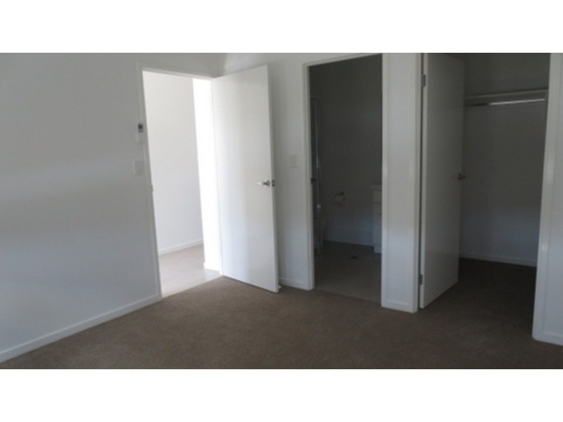 2/36 Gullwing Drive, Upper Coomera QLD 4209