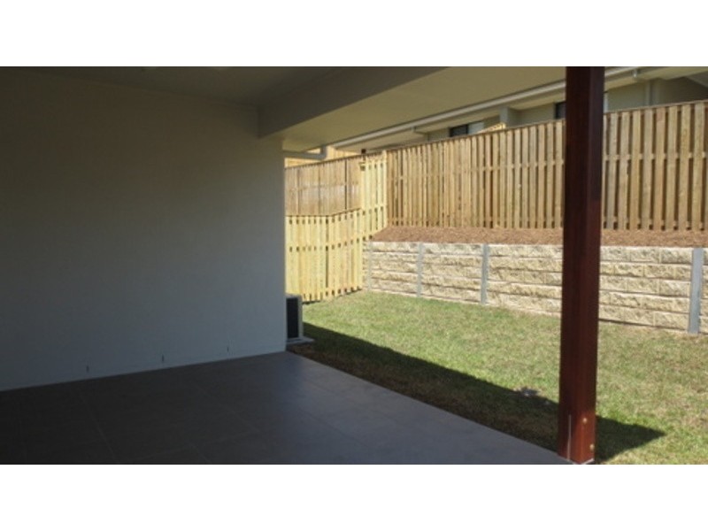 1/11 Dorretti Circuit, Upper Coomera QLD 4209