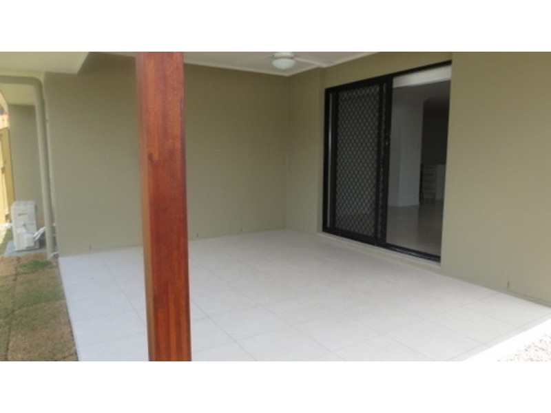 2/25 Dorretti Circuit, Upper Coomera QLD 4209