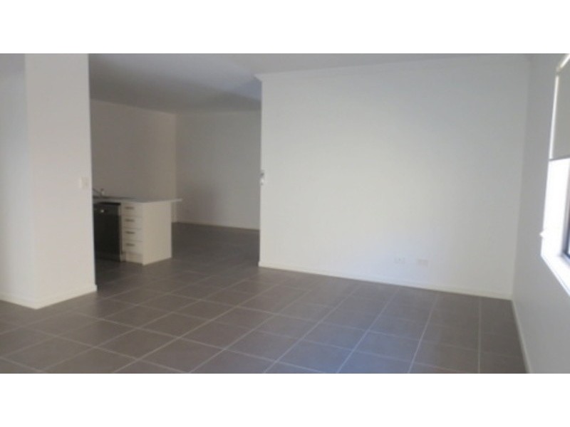 2/11 Dorretti Circuit, Upper Coomera QLD 4209