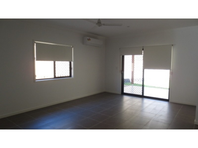 2/11 Dorretti Circuit, Upper Coomera QLD 4209