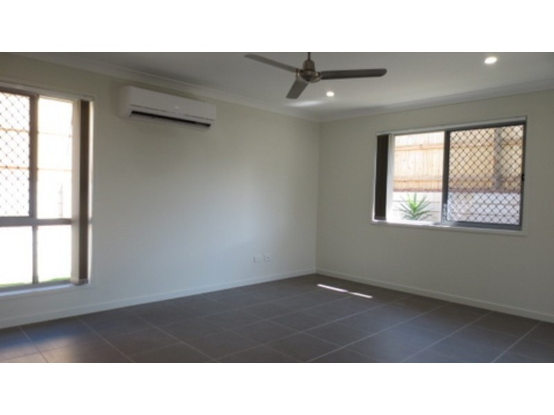 70  Edgeware Street, Pimpama QLD 4209