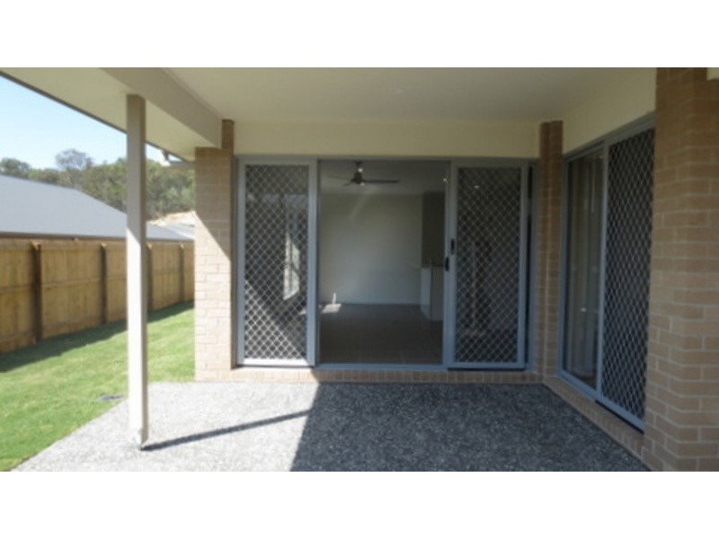 70  Edgeware Street, Pimpama QLD 4209