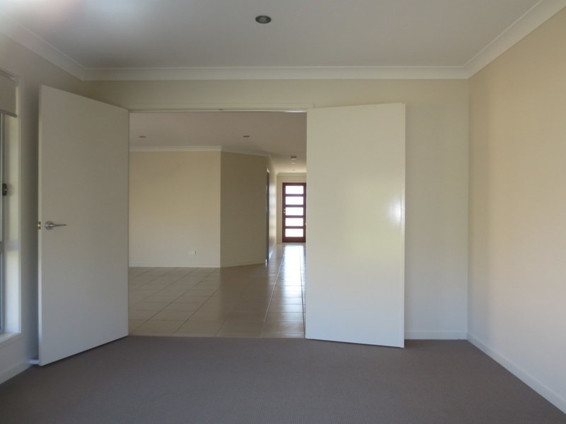 25 Conimbla Crescent, Waterford QLD 4133