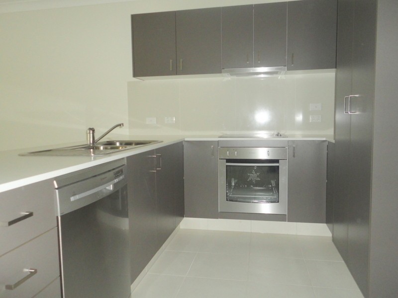 8 Zinc Street, Pimpama QLD 4209