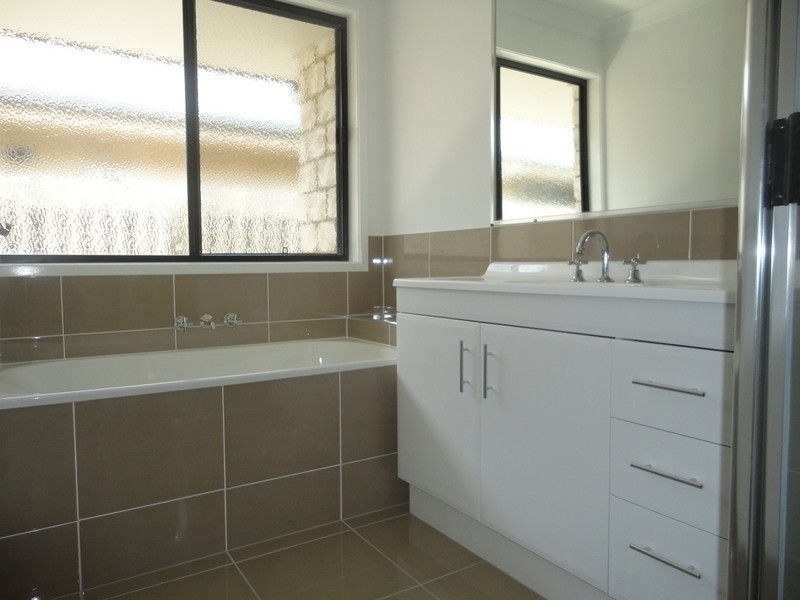 6 Merivale Avenue, Ormeau Hills QLD 4208