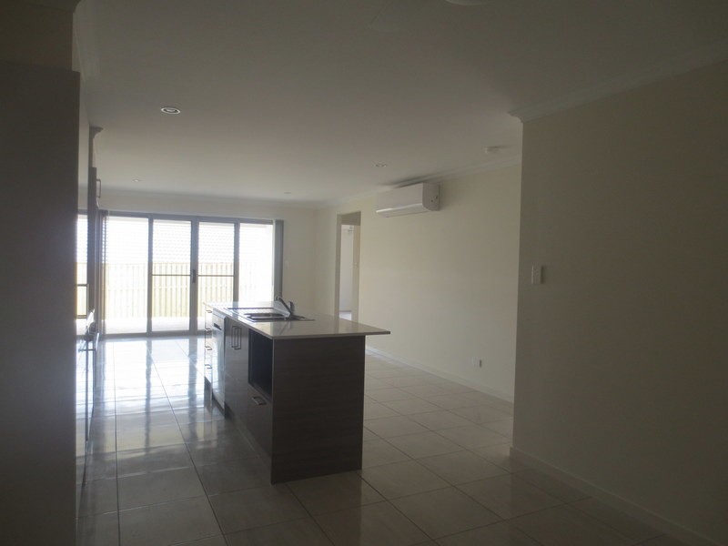 2/21 Arondel Circuit, Upper Coomera QLD 4209