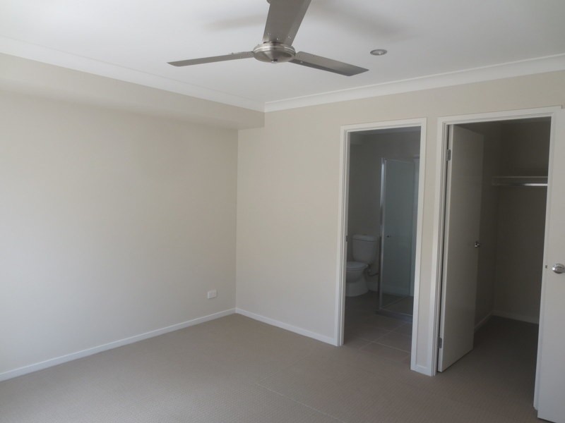 2/12 Dorretti Circuit, Upper Coomera QLD 4209