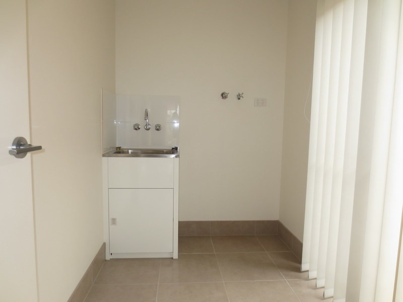 2/4 Christine Drive, Coomera QLD 4209