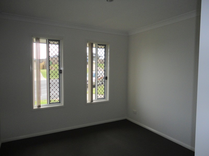 8 Earleham Court, Pimpama QLD 4209