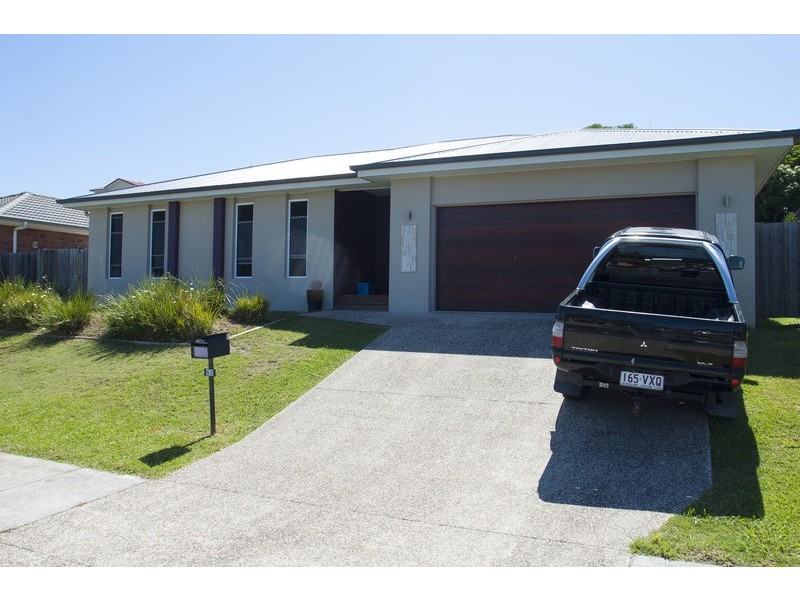 62 Hawkesbury Avenue, Pacific Pines QLD 4211