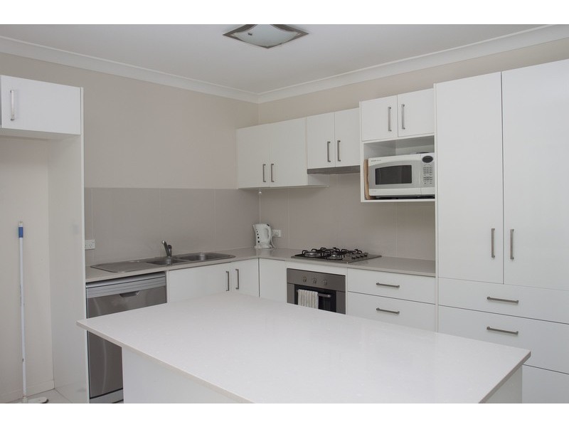 62 Hawkesbury Avenue, Pacific Pines QLD 4211